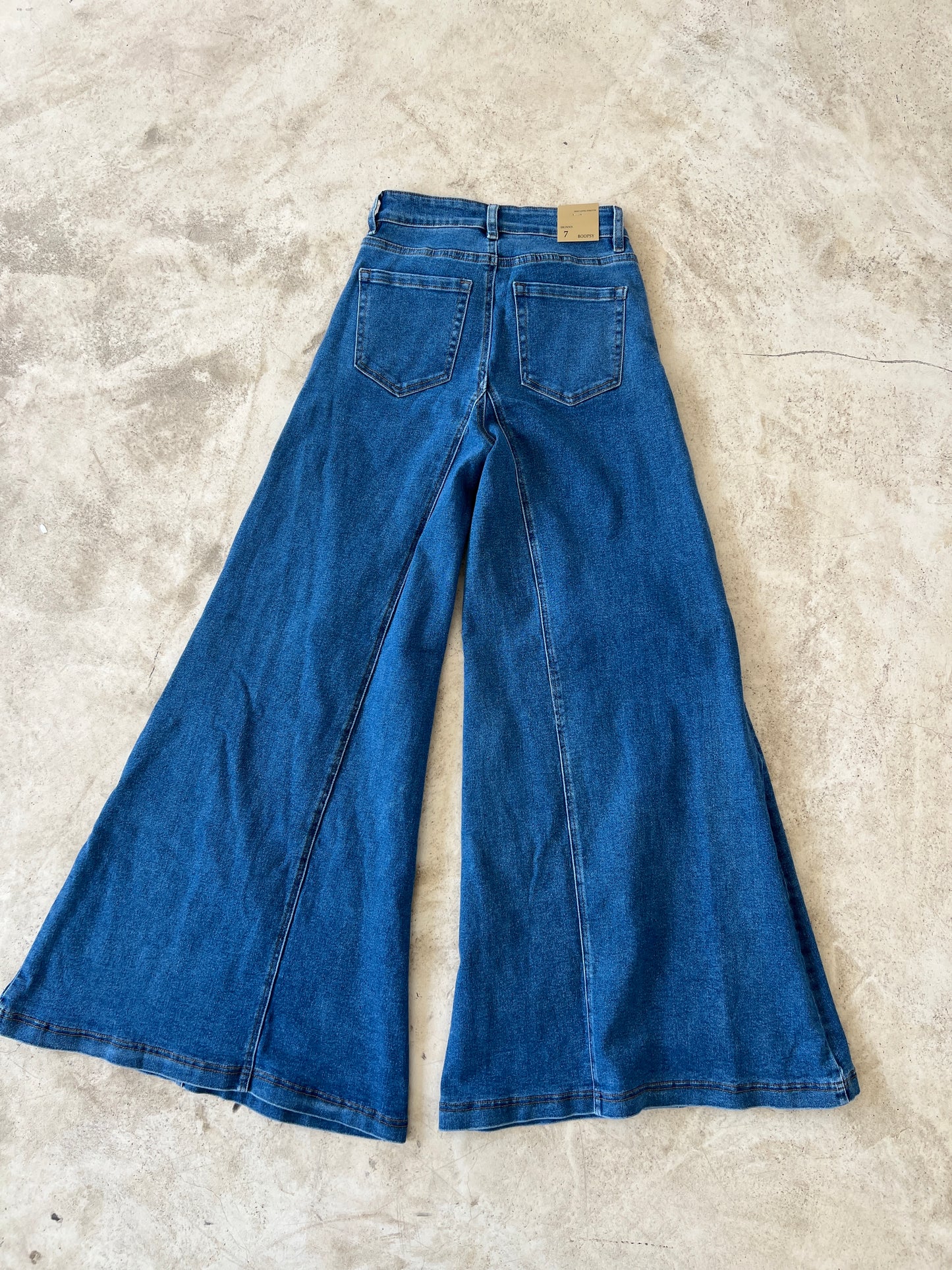 Jeans acampanado