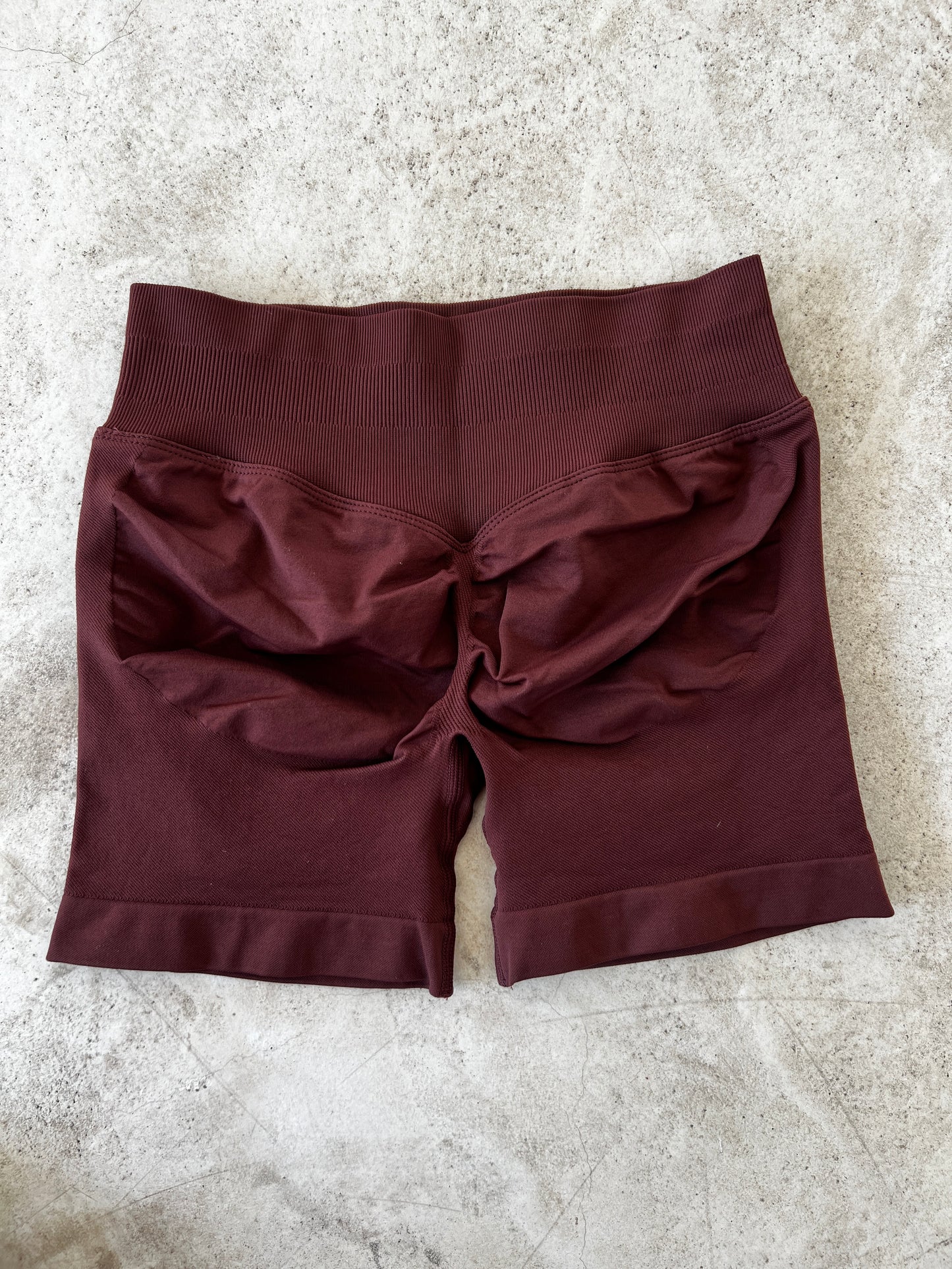 Short seamless
