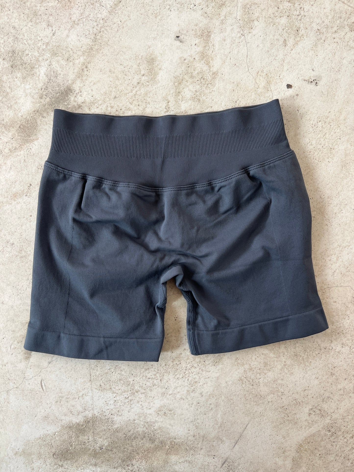 Short seamless M
