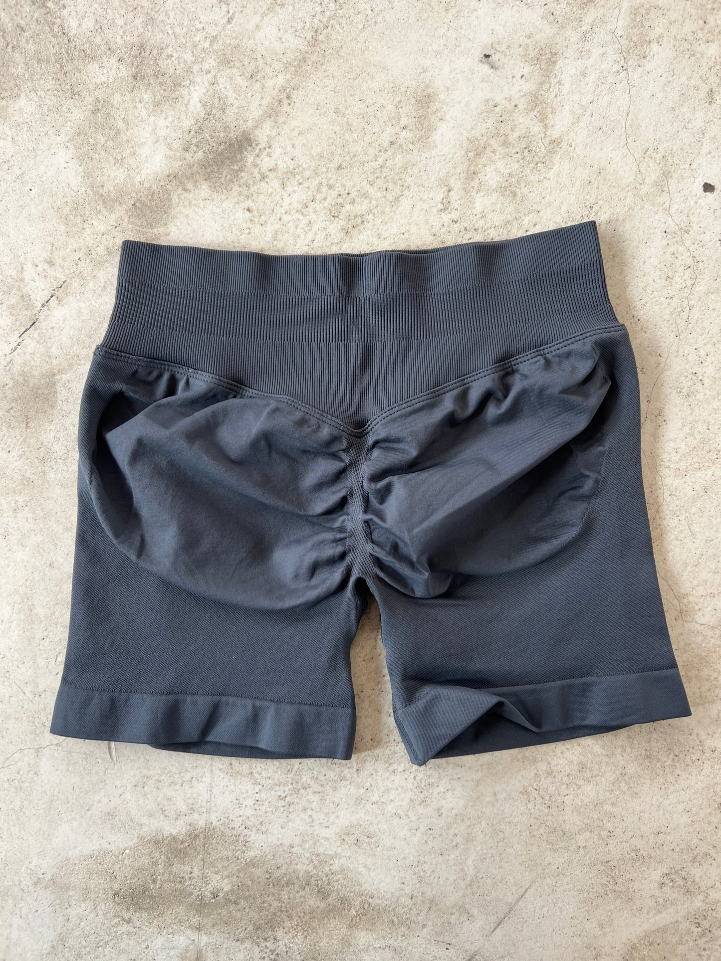 Short seamless M