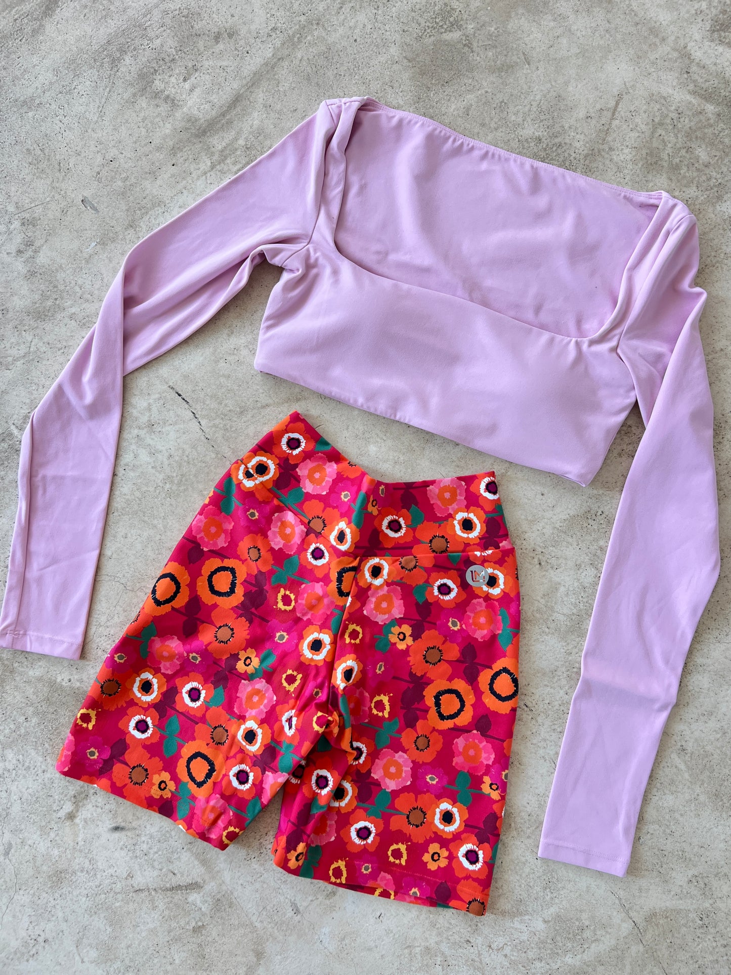 Set short flores