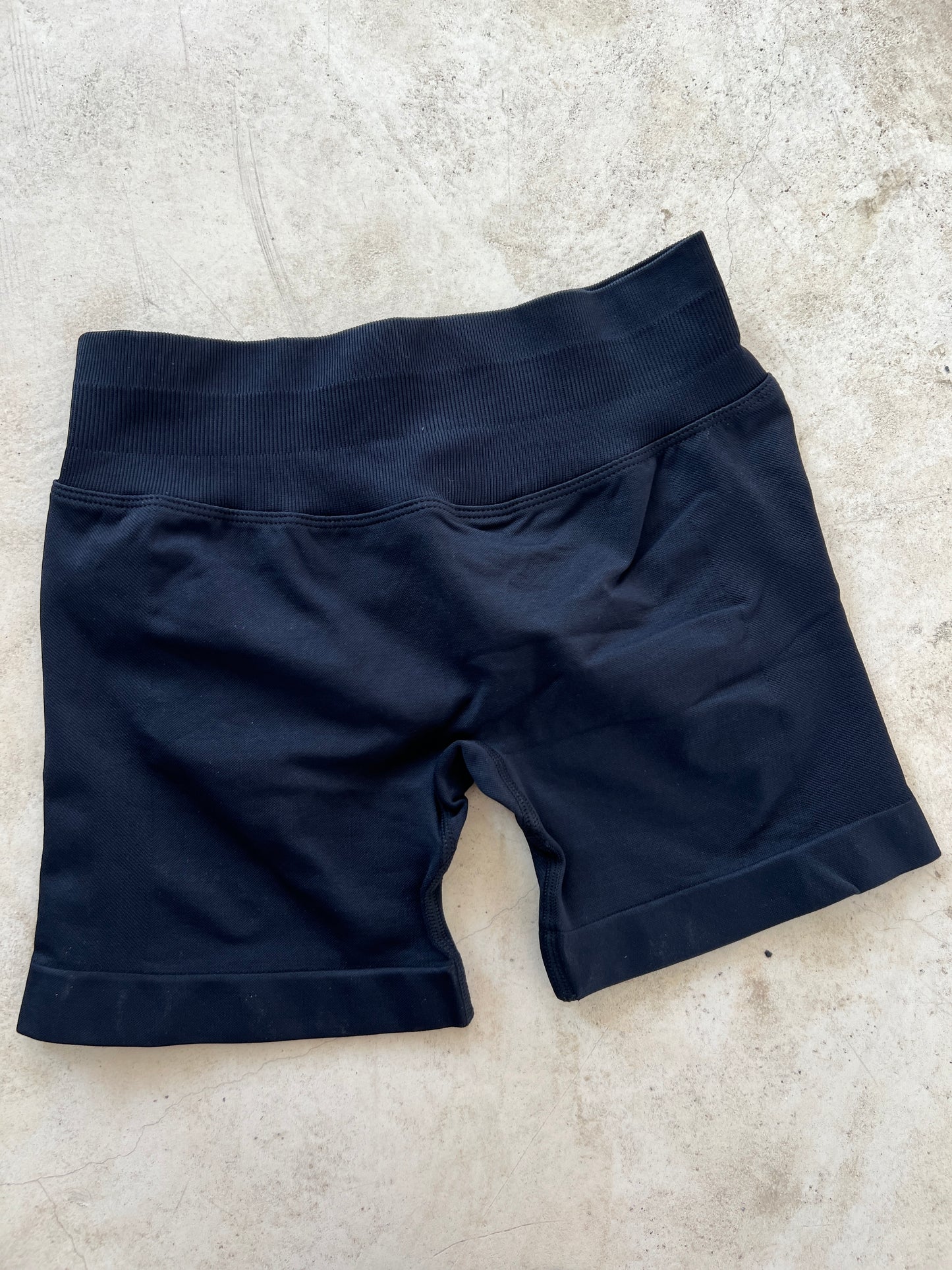Short seamless S