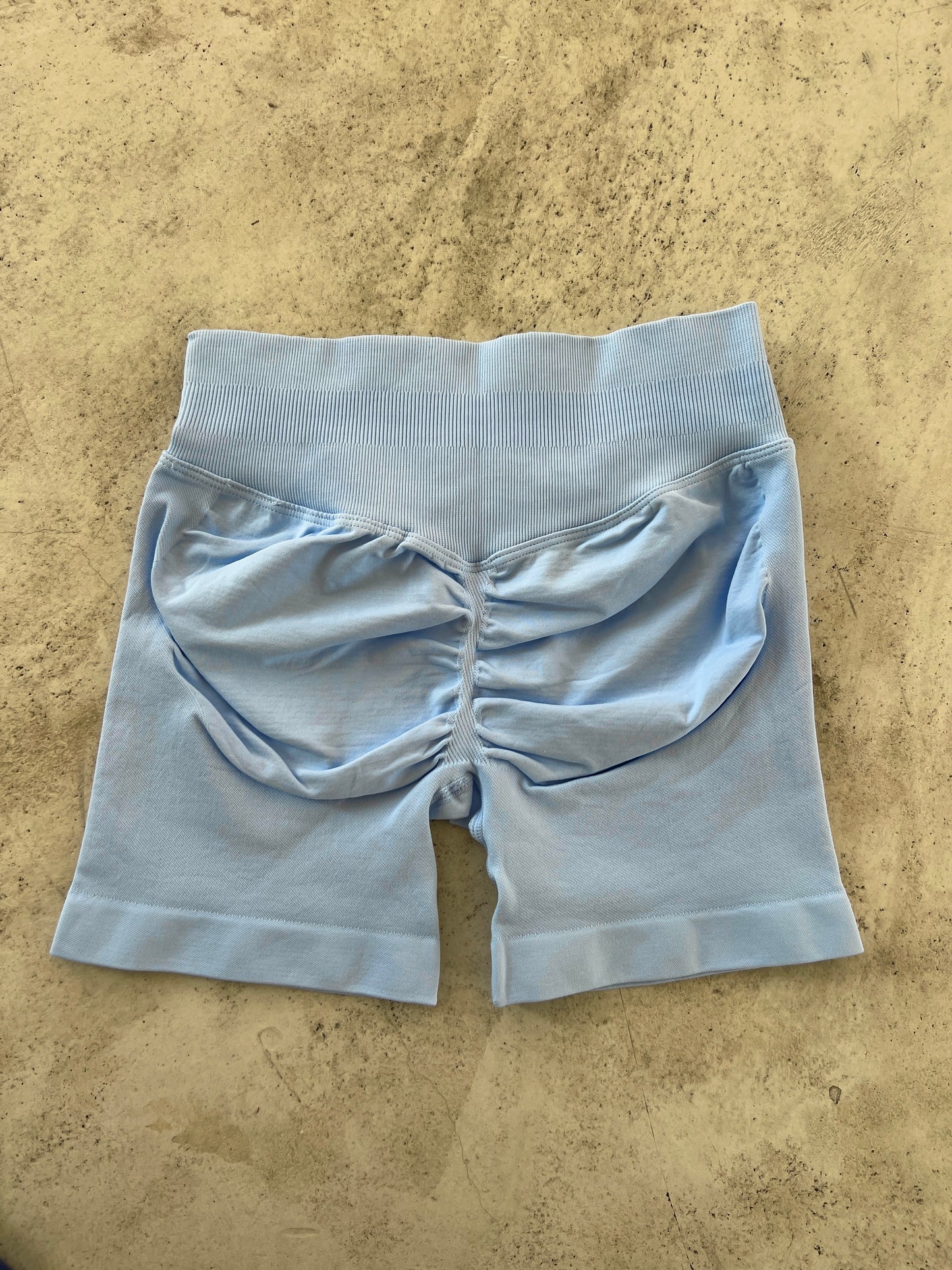 Short seamless M