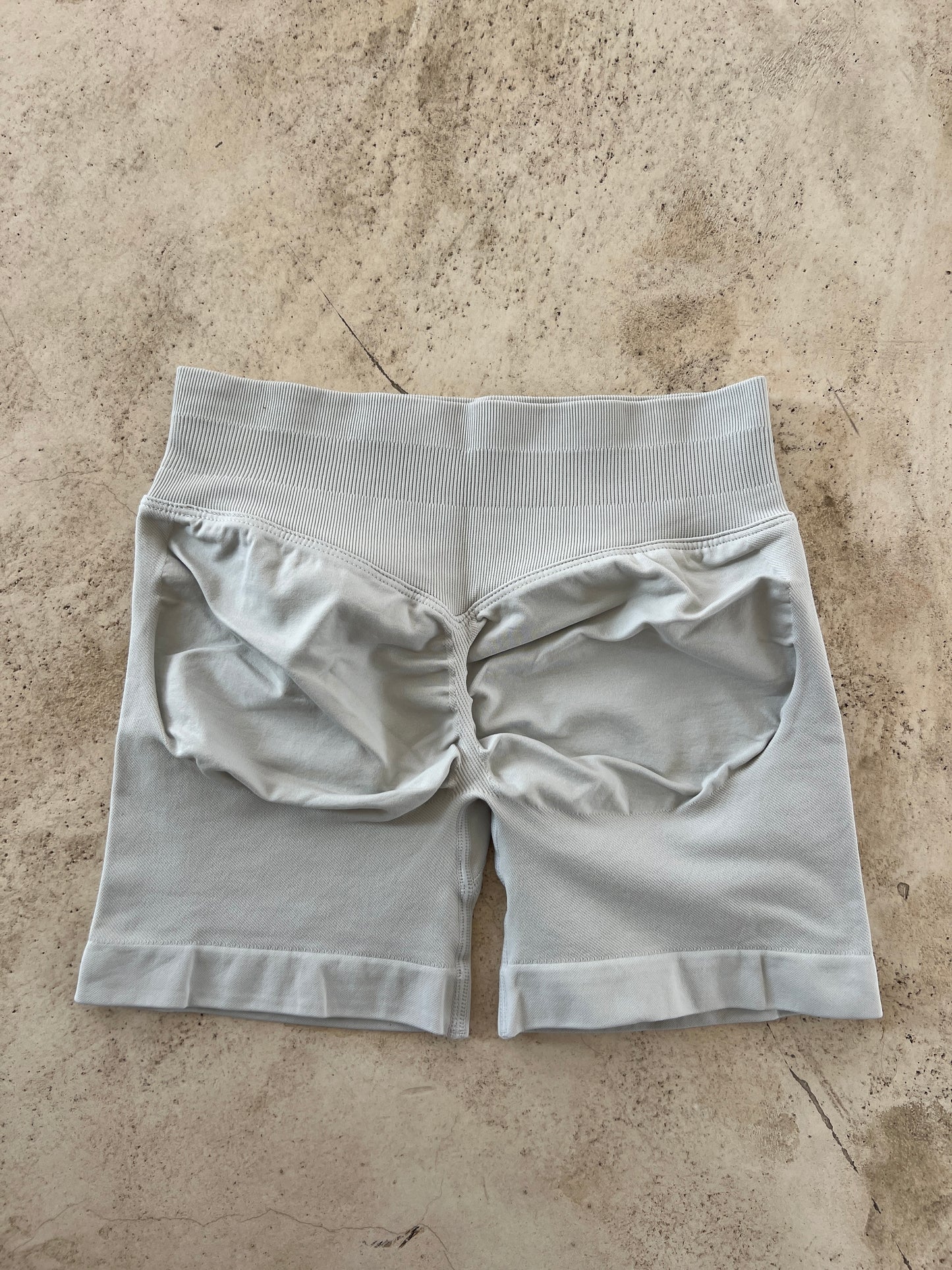 Short seamless M