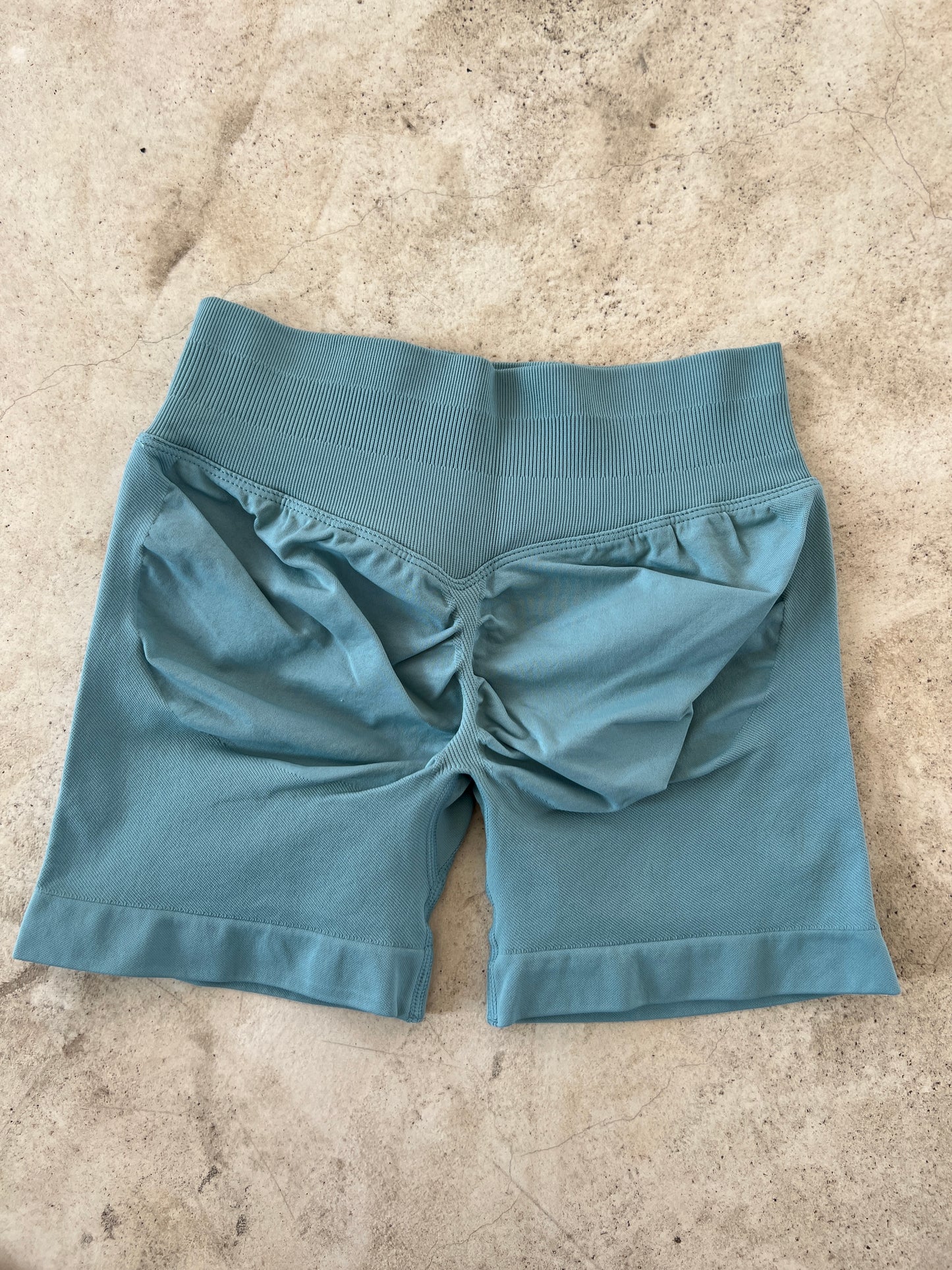 Short seamless