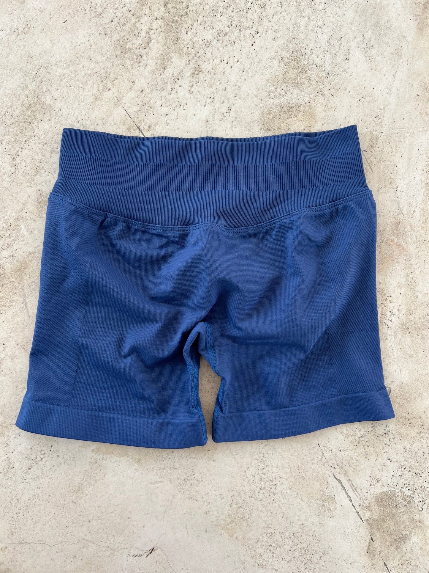 Short seamless