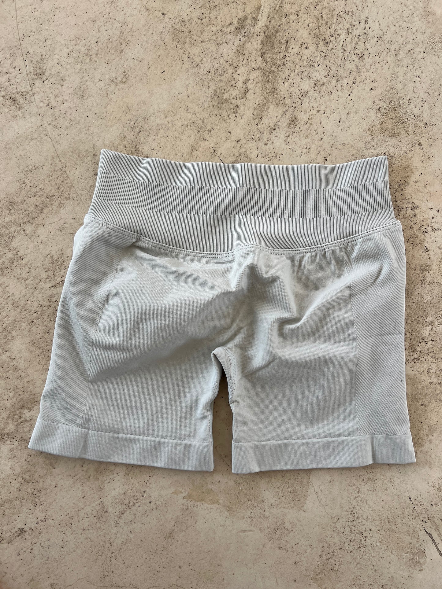 Short seamless M